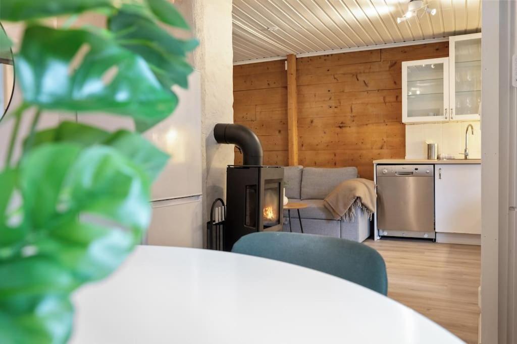 Central Apartment With Balcony, Self-Check In & Private Entrance Bergen Esterno foto