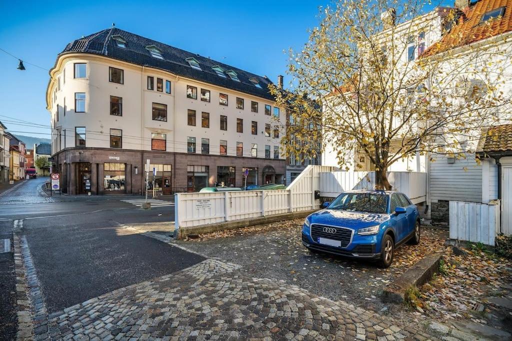 Central Apartment With Balcony, Self-Check In & Private Entrance Bergen Esterno foto