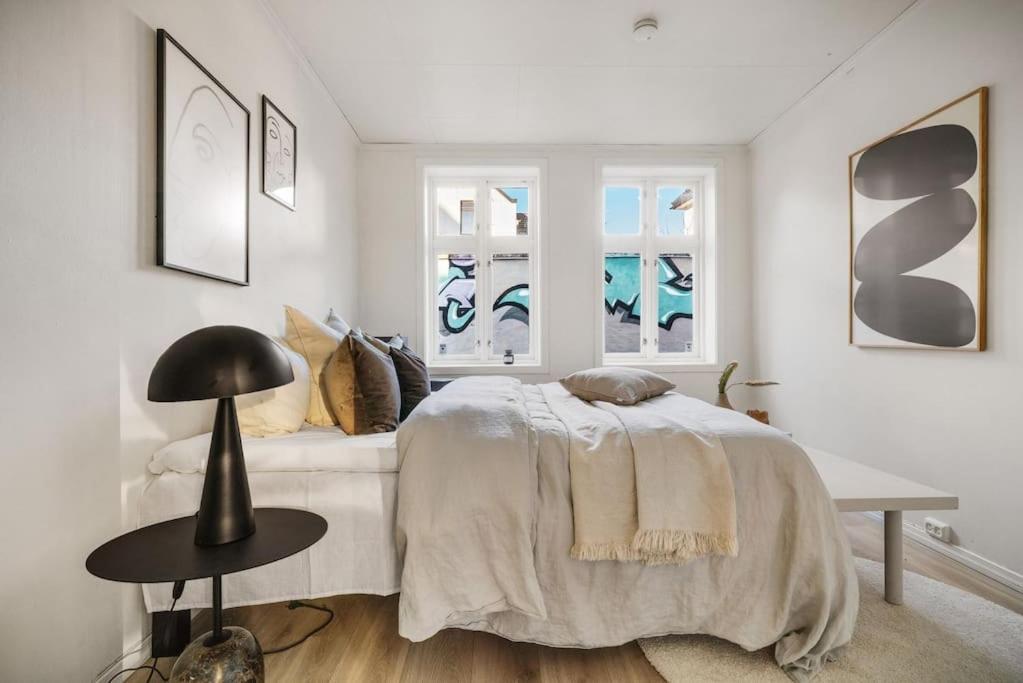 Central Apartment With Balcony, Self-Check In & Private Entrance Bergen Esterno foto