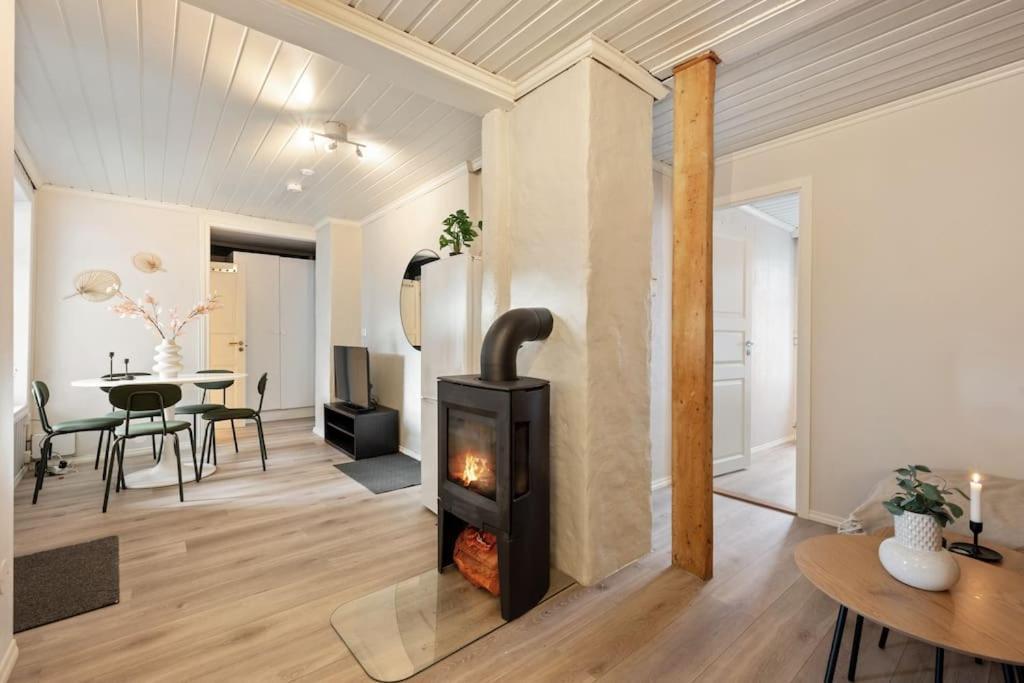 Central Apartment With Balcony, Self-Check In & Private Entrance Bergen Esterno foto